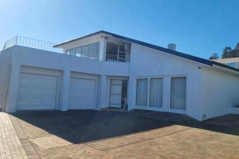 Beautiful 4 bedroom home overlooking the ocean in Somerset West Cape Town - B&B Cape Town