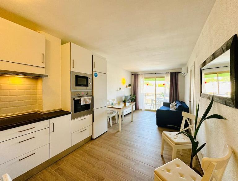 Renovado y moderno espacio con piscina y vistas - B&B Salou
