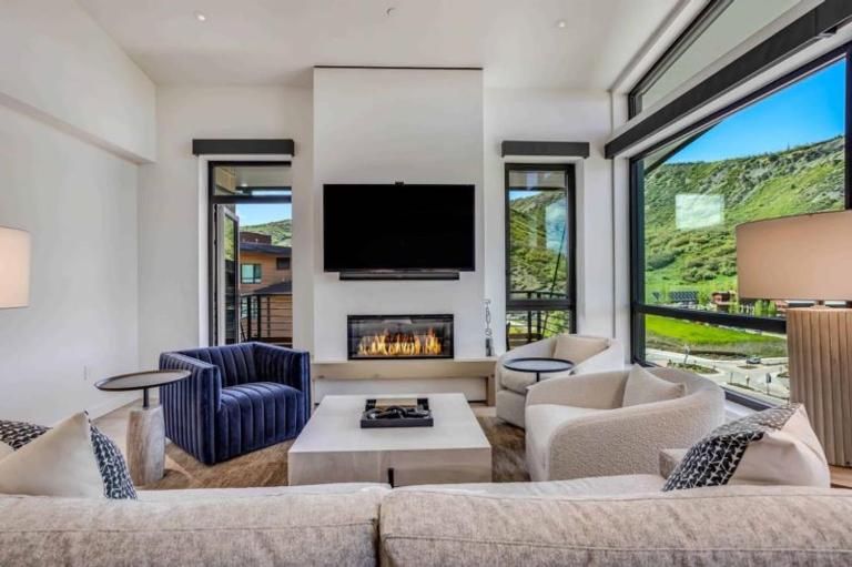 Electric Pass Lodge 502 by Snowmass Mountain Lodging - B&B Snowmass