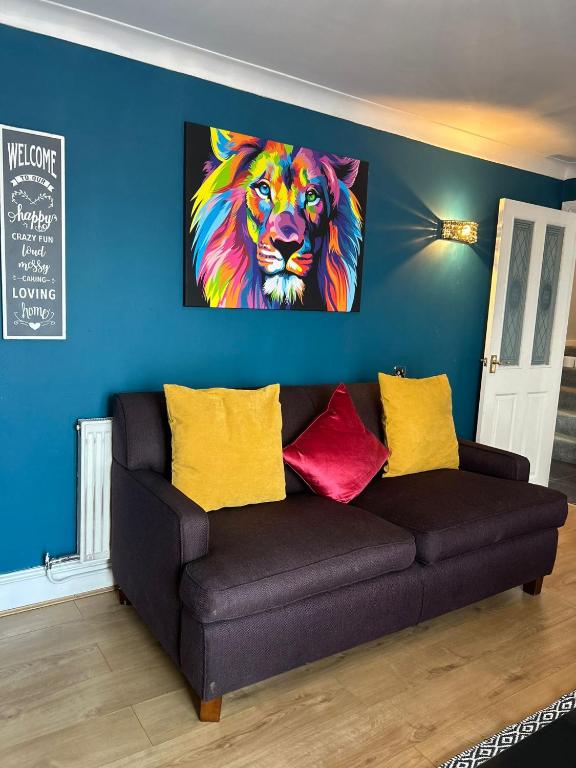 Luxurious 3 Bedroom Contractor House Stevenage by Randz Property Group - Short Lets l Sleeps 6 l Free Parking & Wifi - B&B Stevenage