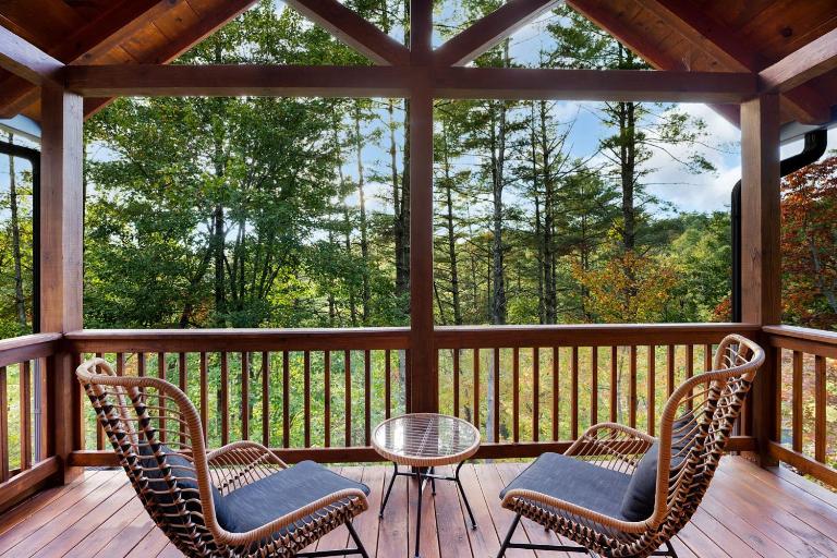 Peaceful River Hideaway - Shuffleboard Table Beautiful Outdoor Spaces More - B&B Ellijay