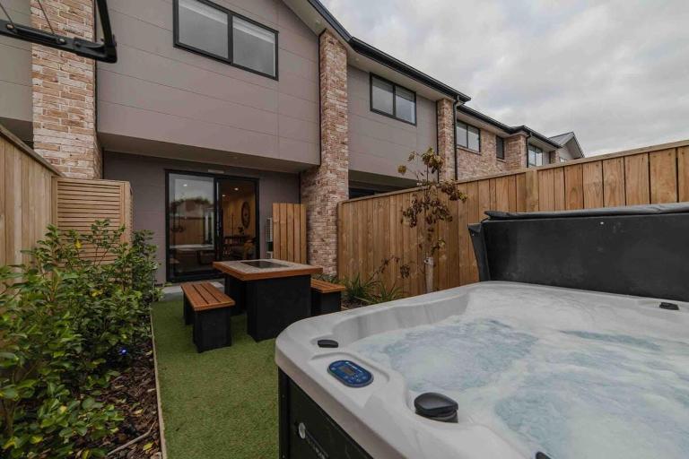 Stones Throw From the Stadium & Hot Tub - B&B Christchurch