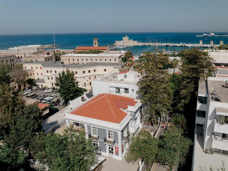 Victoria Mansion A Luxurious Neoclassical Experience - B&B Rodi