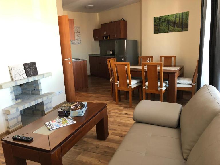 Spacious 2 Bed Apartment Close To Gondola - B&B Bansko