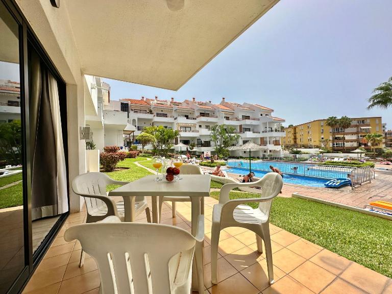 Pool Views Terrace - B&B Los Cristianos
