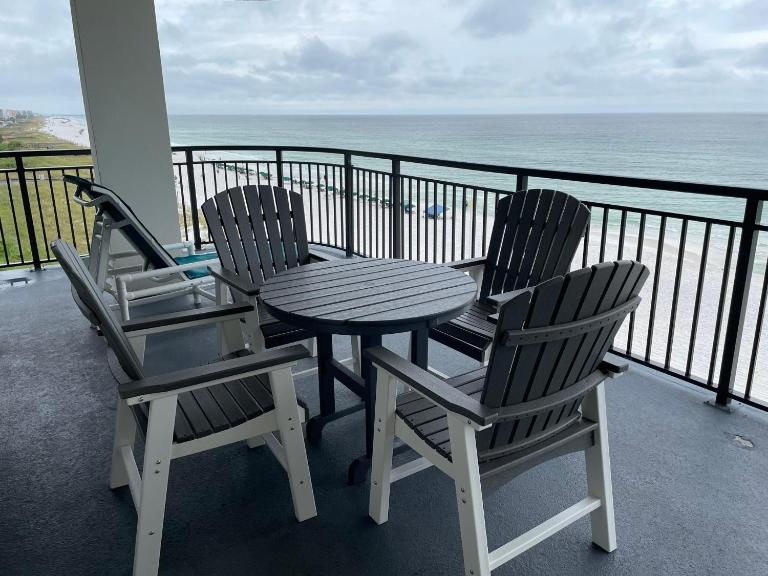 Nautilus 1606 Gulf Front 2 Bedroom 6th Floor Huge Wraparound Balcony - B&B Fort Walton Beach