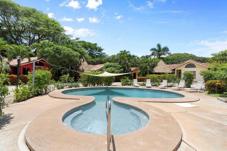 VBM1 Beachside Cottage Steps from the Shore - B&B Tamarindo