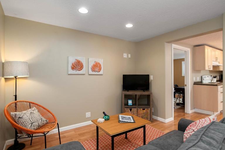 #StayinMyDistrict St Johns Forest Park Apt - B&B Portland