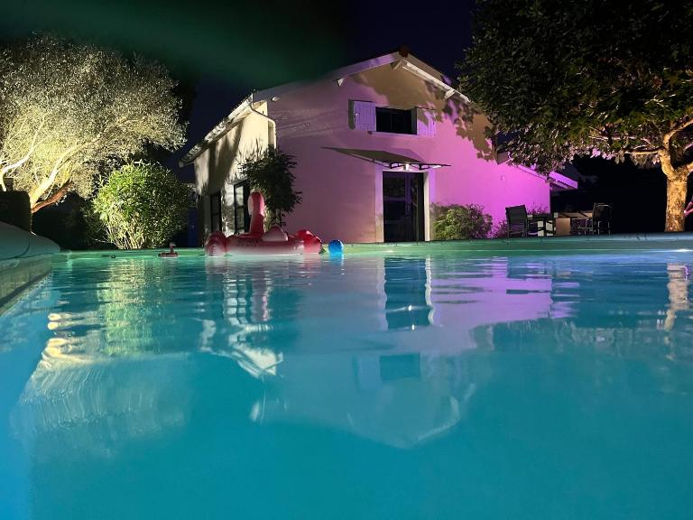 L Escale Girondine avec son spa, son sauna et sa piscine privative - B&B La Lande-de-Fronsac