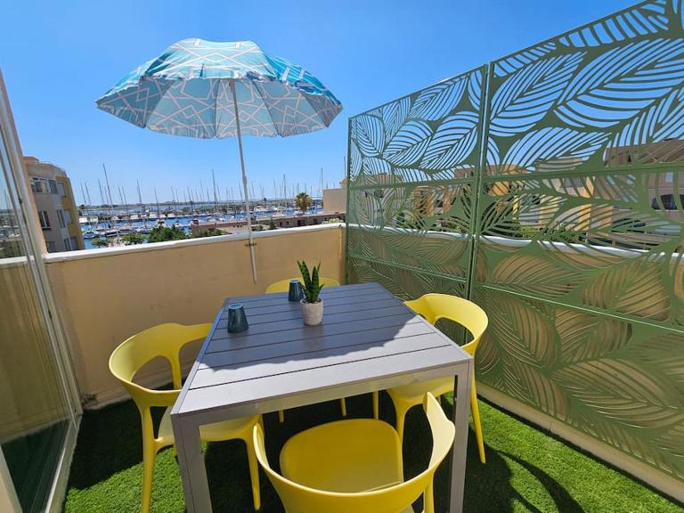 Charmant Duplex, Ambiance Nature avec vue sur les bateaux - B&B Gruissan