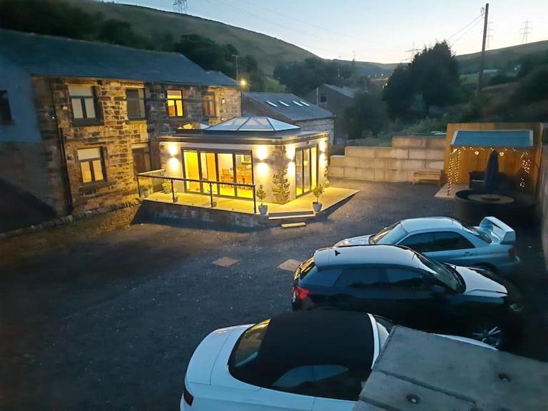 Luxury Mill Conversion - B&B Todmorden