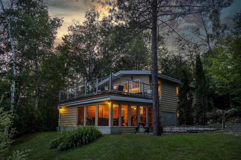 LAKFRONT - Chalet VISTA - Waterfront, Spa & FirePit - B&B Graniteville