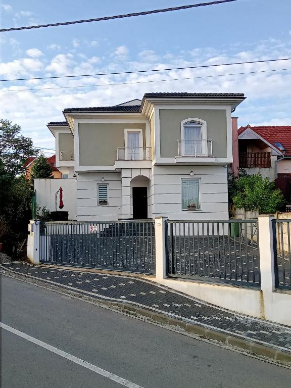 Mandarrin Luxury Villa - B&B Oradea