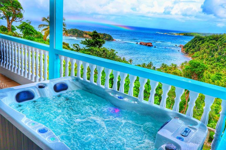 Blue Whale Villa - Penthouse - B&B Calibishie