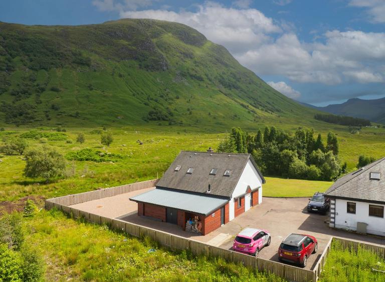 Achintee Cottages No 1 - B&B Fort William