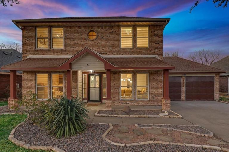 Glamorous 4BR 2,5BA Holiday Home with Pool, Game Room & Fire Pit - Bed and Breakfast Mesquite