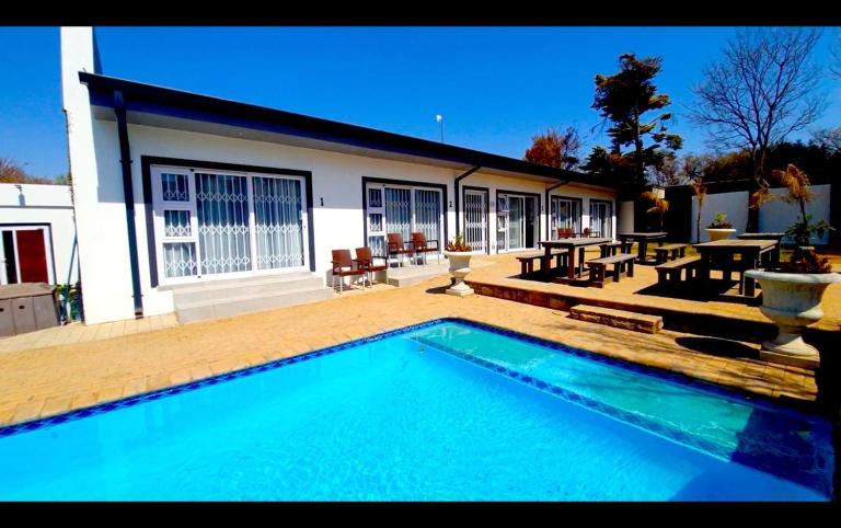 Riverbank Villas Guesthouse - Chambres d'hôtes Potchefstroom