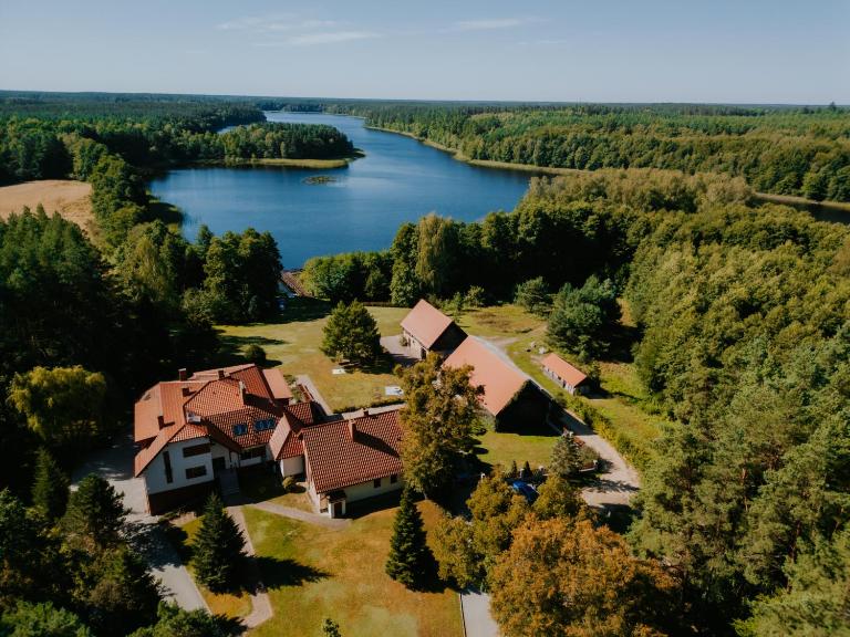 Kwatera w Leśniczówce Czarne - B&B Karszanek