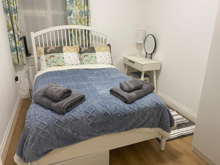 Slough - Sleeps 3 - PetFriendly - Riverside - Bay - B&B Slough