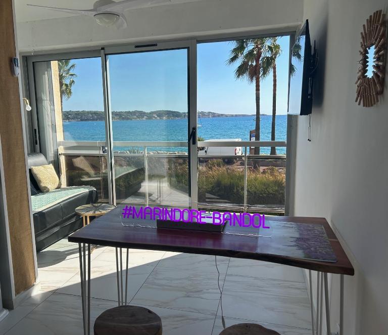 VUE MER ET DEVANT LA PLAGE PARKING MARINDORE Bandol - Bed and Breakfast Bandol