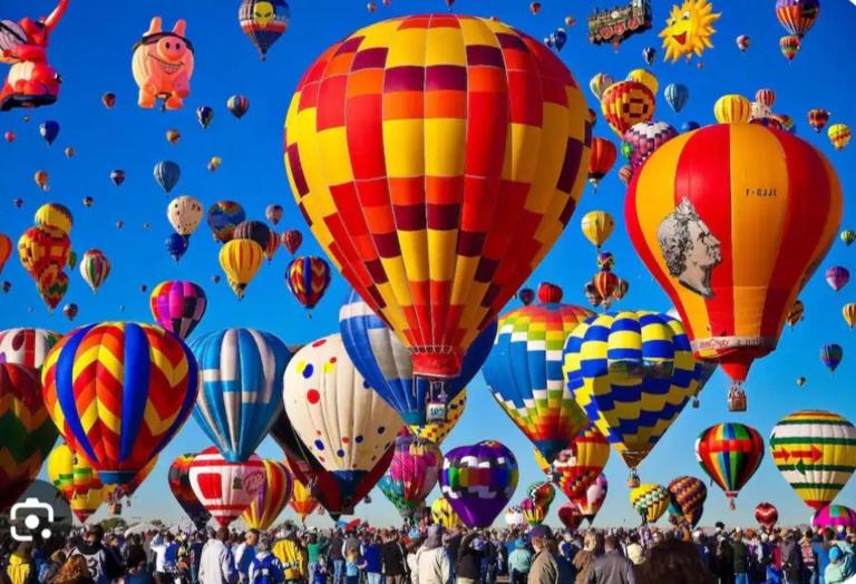 Hot Air Balloon Haven, King Bed, Office, Foosball, Basketball - B&B Albuquerque