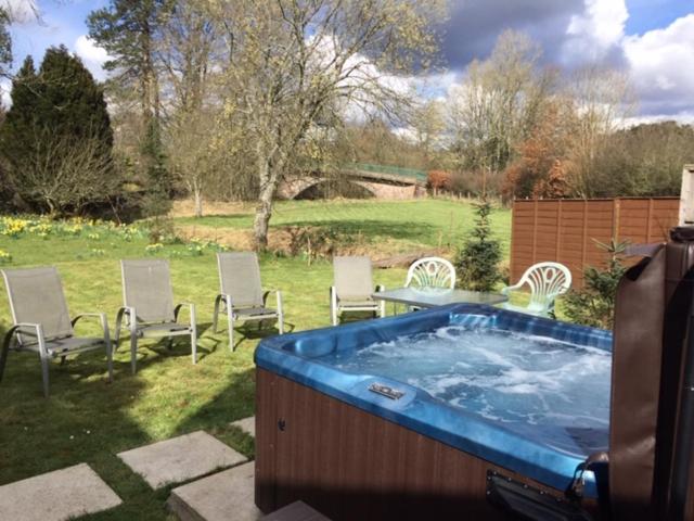 FREE HOT TUB use, Exclusive Idyllic Large Themed Cumbrian Mill Countryside 100s 5star most loved - B&B Carlisle
