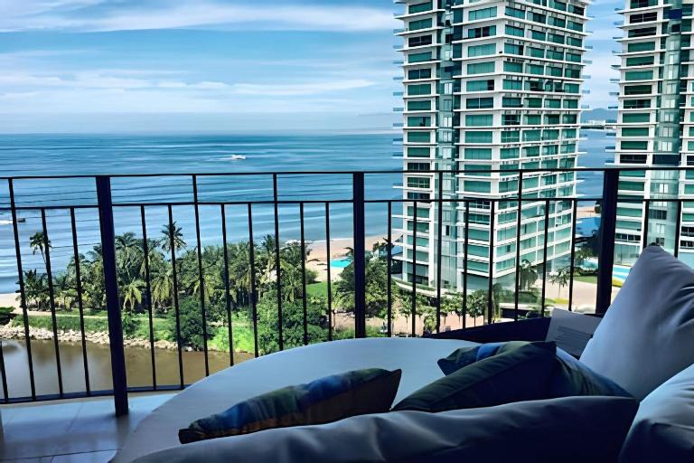 Beachfront Chic Condo - perfect 4Home office! - B&B Puerto Vallarta