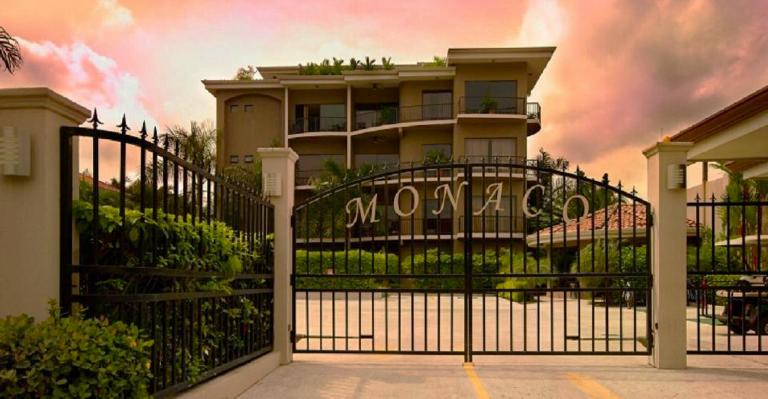 Monaco Condominiums - B&B Jacó
