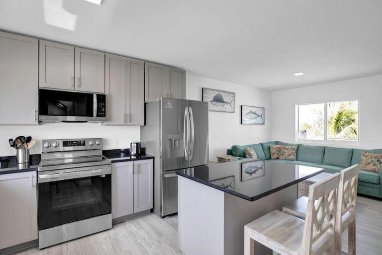 Gated Oceanfront Heated Pool - B&B Marathon