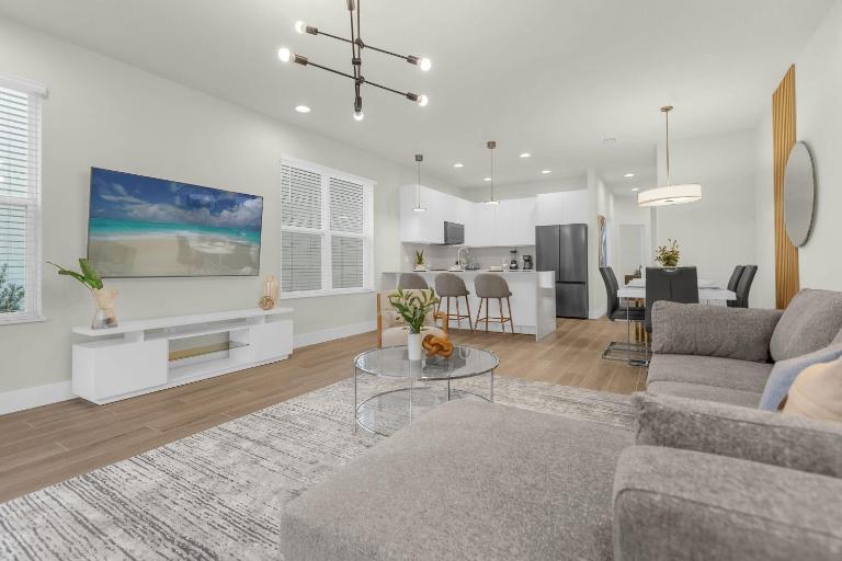Upstay - Modern Family Townhome with Pool - B&B Orlando