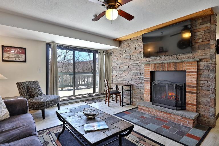 Cozy 1BR, 1BA Mountain Green Condo with Amenities and Ski Rental Deals - Shuttle, Pool, Hot Tub, Sauna, Gym - B&B Killington