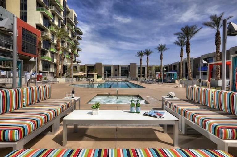 Balcony Luxury High Rise Downtown Fremont Casinos - B&B Las Vegas