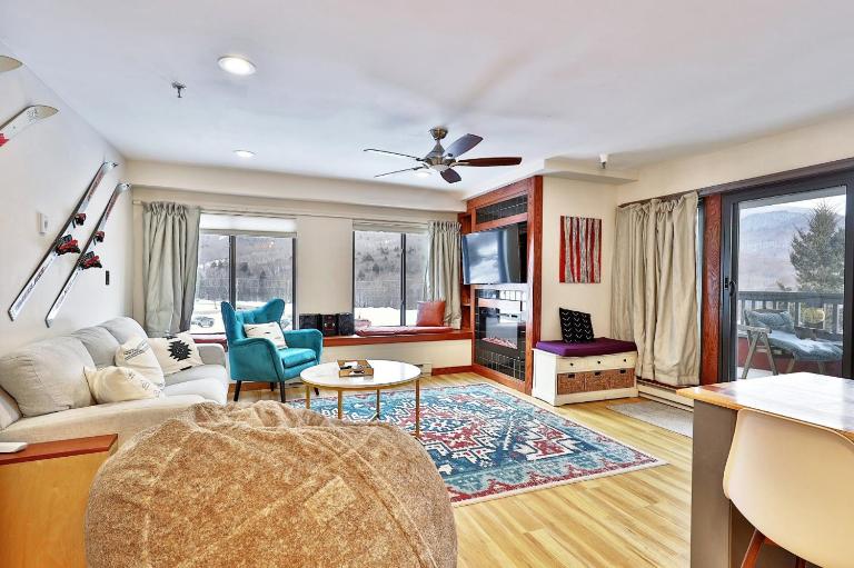 Mountain Views at Mt Green 2BR-2BA, Shuttle, Discounted Lifts, Pool, Hot Tub and More! - B&B Killington