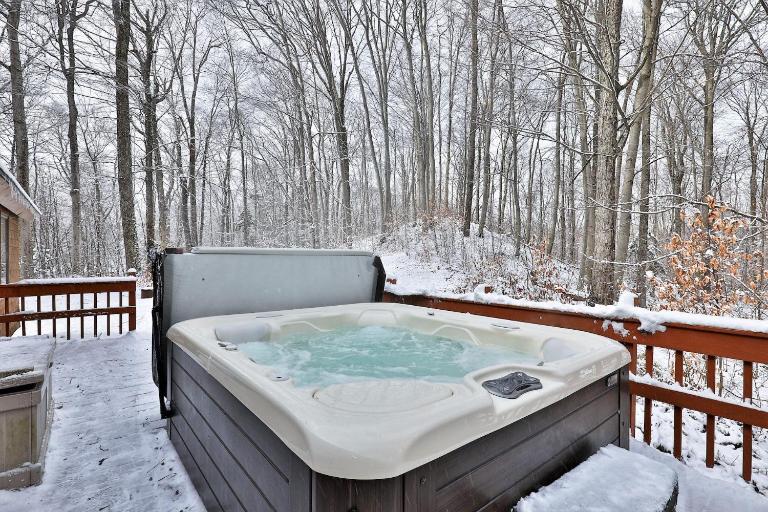Killington Cabin - Right Unit - Sleeps 10 in 4 BR, 2 BA Cozy Escape - B&B Killington