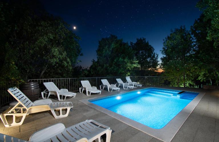 Villa Madunic with private swimming pool - B&B Cista Provo