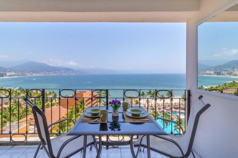 Casa Vista Hermosa - Beautiful Beach front condo - Ferienwohnung Puerto Vallarta