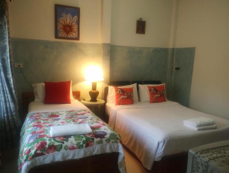 Baan Chomchan - Thale Noi บ้านพักชมจันทร์ - B&B Ban Khuan Phanang Tung
