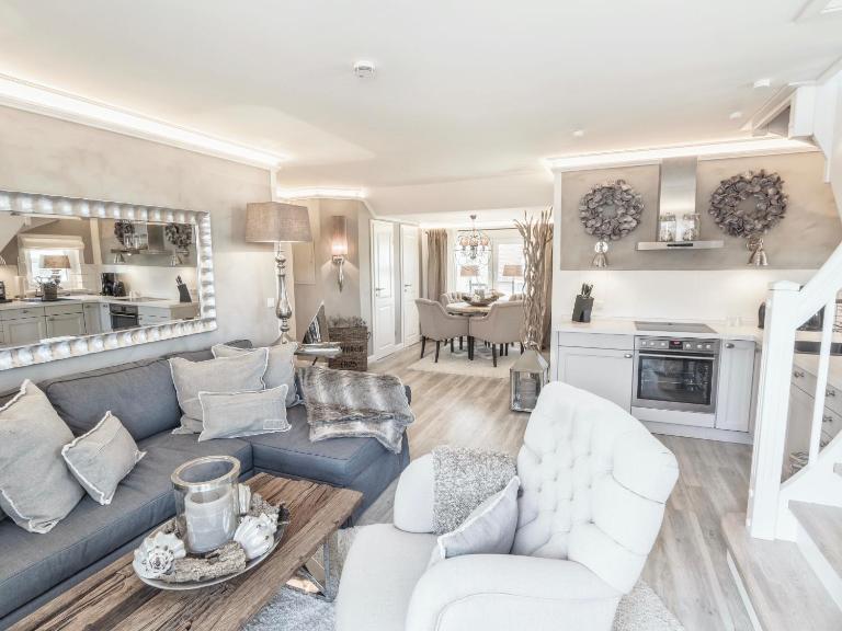 HOME Suites Beachloft Alte Bergstr 13 - Ferienwohnung Scharbeutz