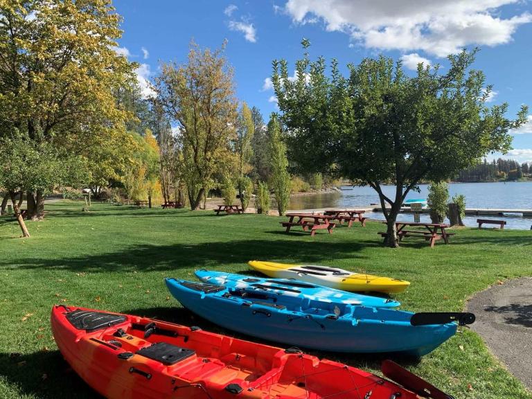 Ruby's Resort & RV Castle Log House - B&B Medical Lake