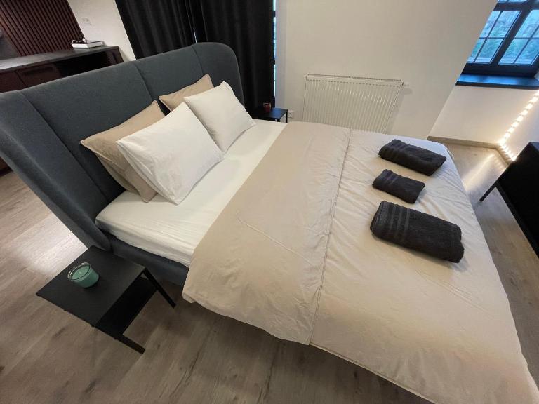 Apartment Golden Rose with 24H Checkin and Free Parking - B&B Piešťany