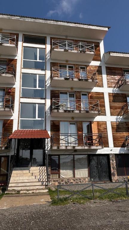 Mgzavrebi 5 - Chambres d'hôtes Bakuriani