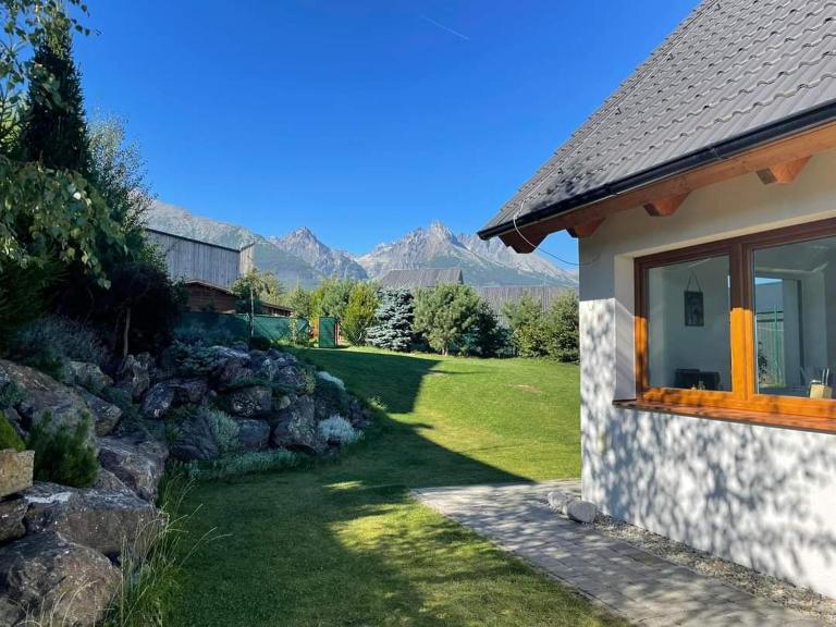 VILA LESNA House with a garden 2 minutes from the center of the Tatras - B&B Nová Lesná