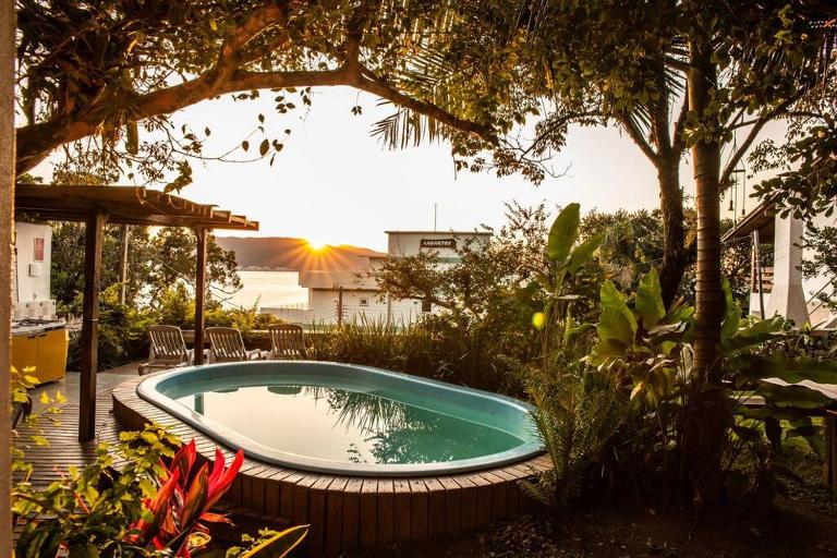 Ape 1 - Jacuzzi e Vista parcial Mar - Bombinhas, SC - Ferienwohnung Bombinhas