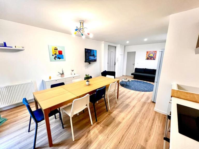 Le LEGO, 3 chambres, 8 personnes et parking, centre - B&B Grenoble