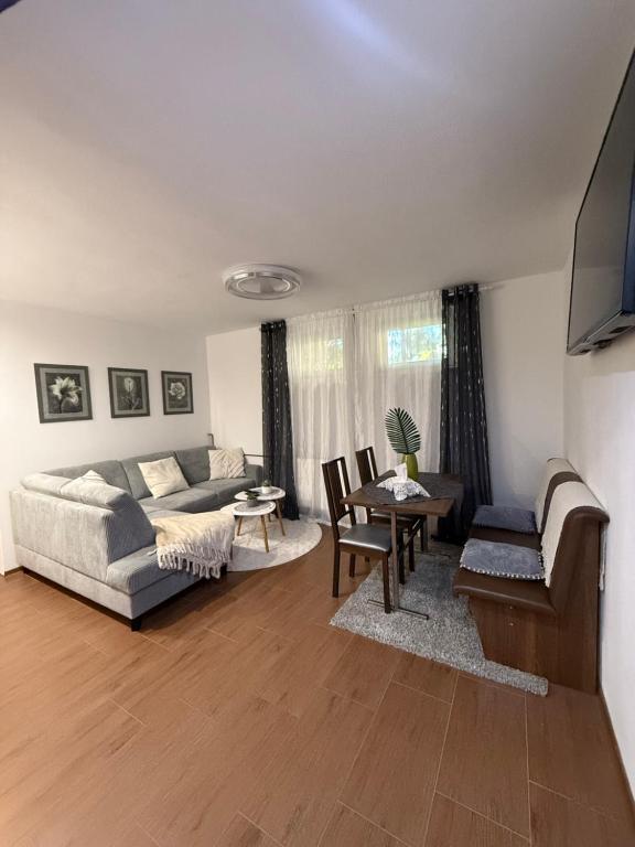 Apartmán Carat - Ferienwohnung Banka