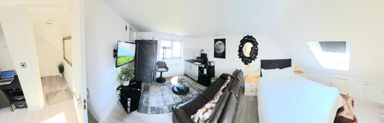 Riverview, Stylish Non Smoking Loft Ensuite 4 Rent - Chambres d'hôtes Erith