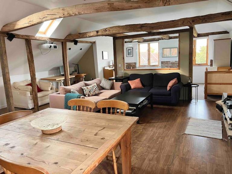 The Cart Loft - Private Apartment on farm in Rye - B&B Peasmarsh