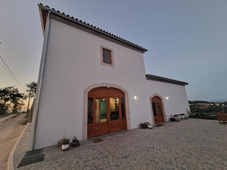 Quinta da Chumbaria - heaven on a hilltop, peace and stunning views! - Bed and Breakfast Casal do Monte