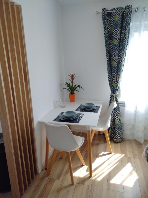 Studio indépendant location courte durée à proximité du Lycée International - B&B Saint-Germain-en-Laye