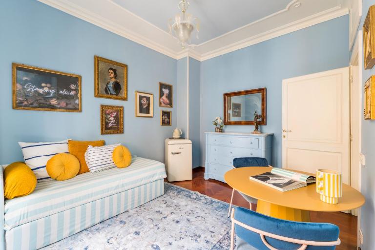 Casa Tudor, Charmy Eccentric Flat in Piccola Londra 10 Min from City Center - B&B Roma